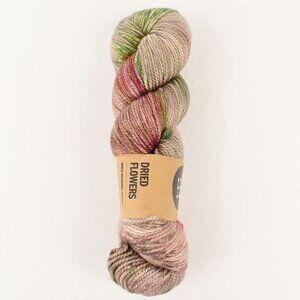 KRAEO Uncle Mulberry Worsted Yarn SW Merino Mulberry Silk Hand-Dyed Dried Flower